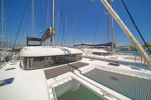 Lagoon 40 - Boatscribe.com