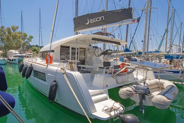 Lagoon 40 - Boatscribe.com