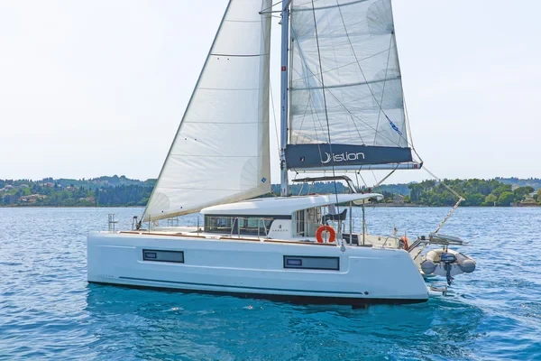 Lagoon 40 - Boatscribe.com