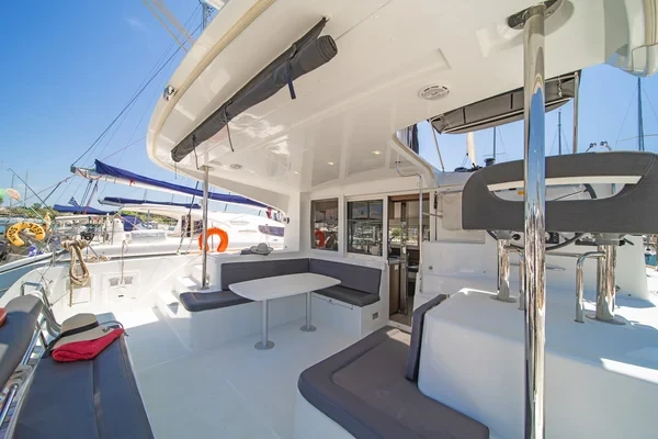 Lagoon 40 - Boatscribe.com