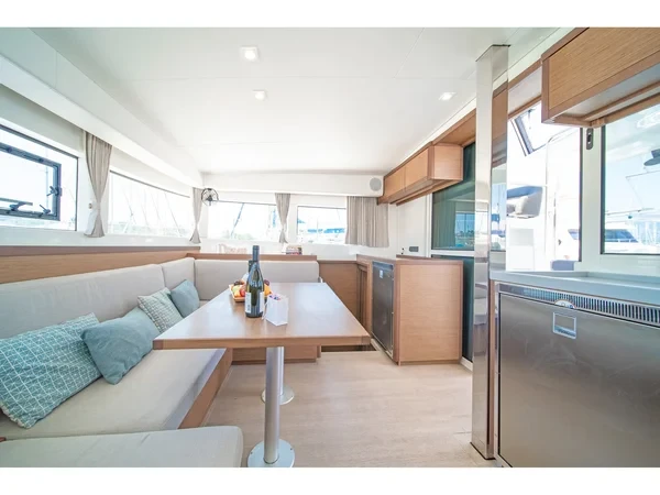 Lagoon 40 - Boatscribe.com