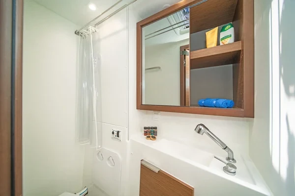 Lagoon 40 - Boatscribe.com