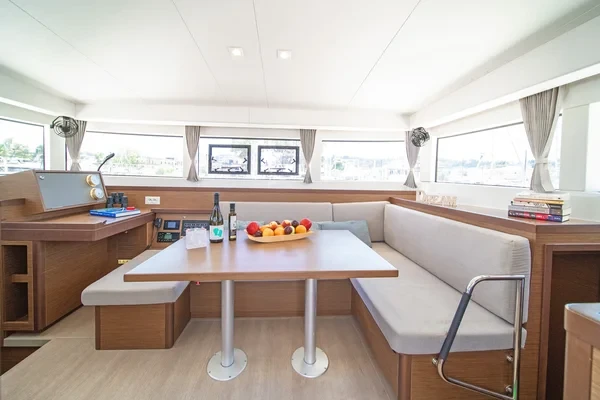 Lagoon 40 - Boatscribe.com