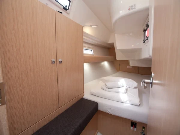 Bavaria Cruiser 34 Style - Boatscribe.com