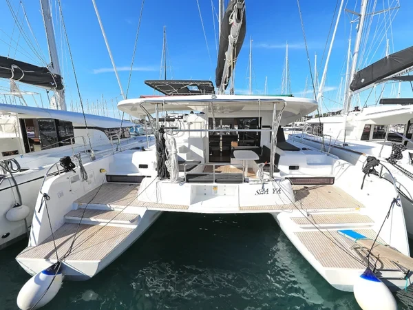 Lagoon 42 - Boatscribe.com