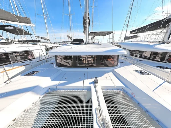 Lagoon 42 - Boatscribe.com