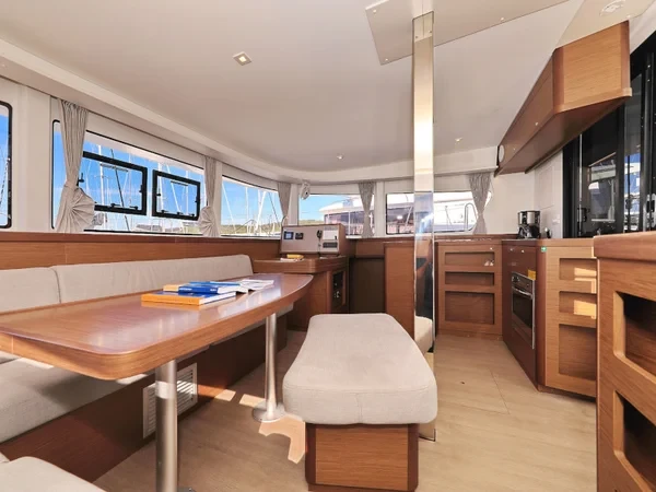 Lagoon 42 - Boatscribe.com
