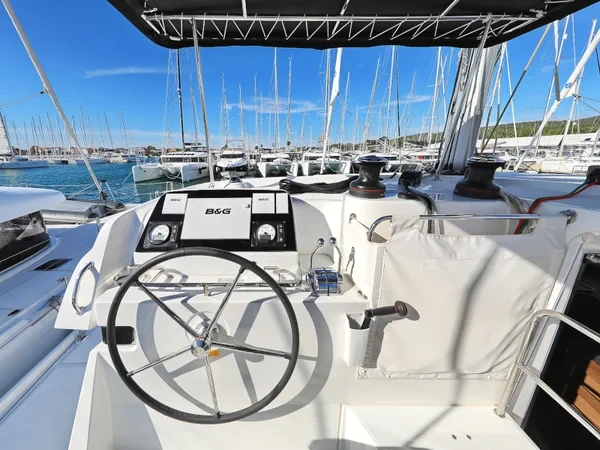 Lagoon 42 - Boatscribe.com