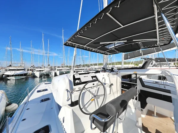 Lagoon 42 - Boatscribe.com