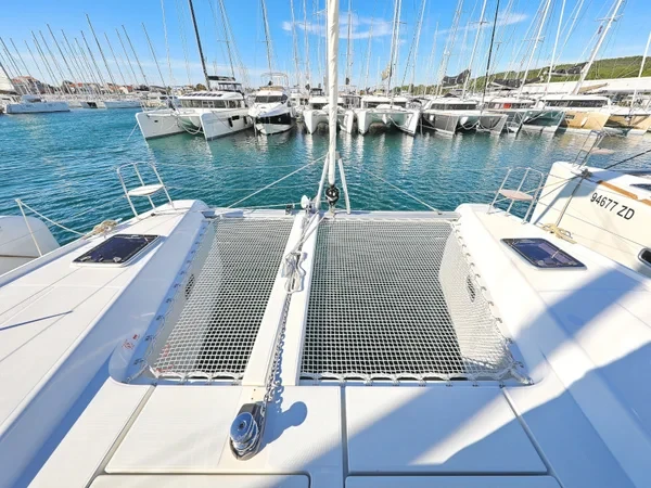 Lagoon 42 - Boatscribe.com