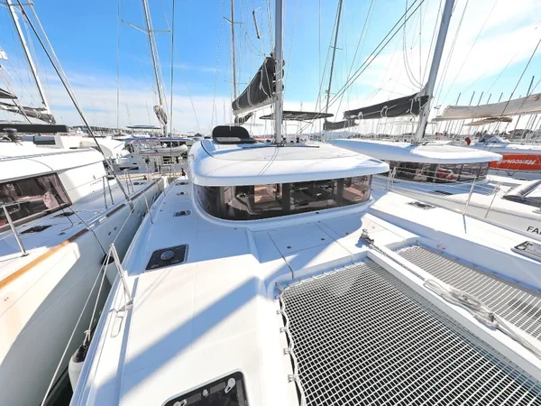 Lagoon 42 - Boatscribe.com