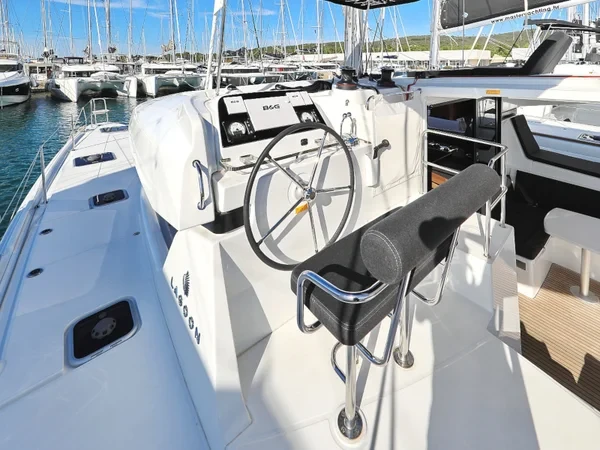 Lagoon 42 - Boatscribe.com