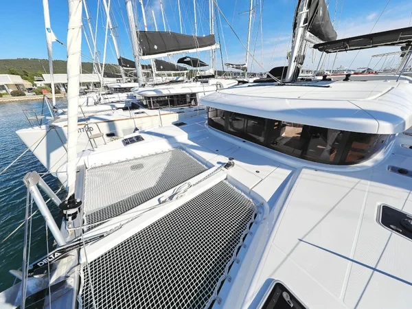 Lagoon 42 - Boatscribe.com