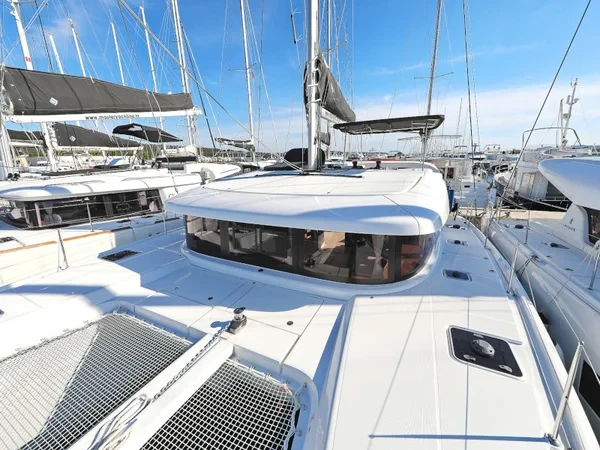 Lagoon 42 - Boatscribe.com