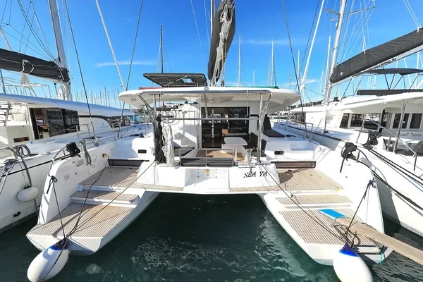 Lagoon 42 - Boatscribe.com