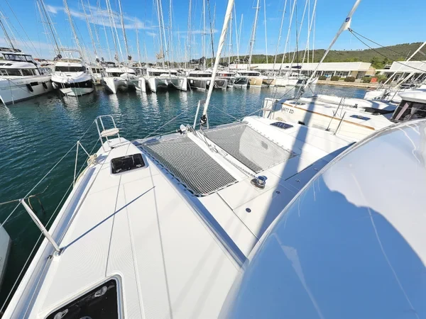 Lagoon 42 - Boatscribe.com