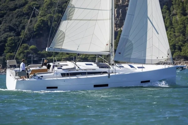 Dufour 430 Grand Large - Boatscribe.com