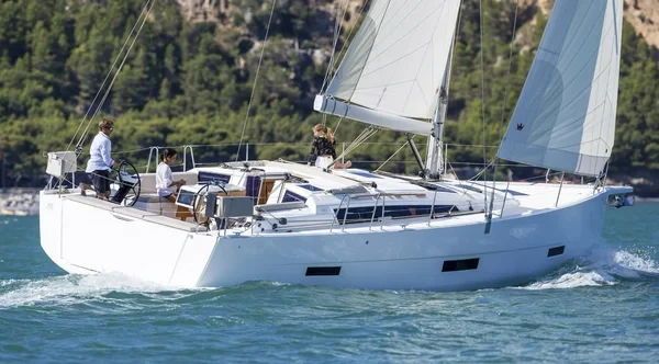 Dufour 430 Grand Large - Boatscribe.com
