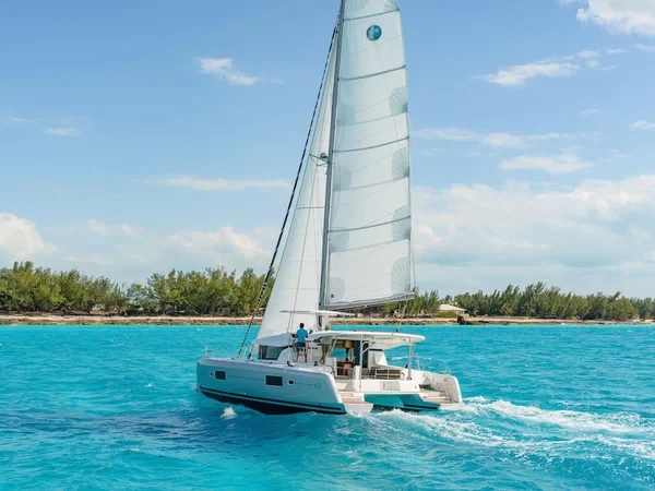 Lagoon 42 - Boatscribe.com