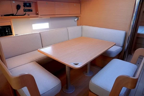 Dufour 430 - Boatscribe.com