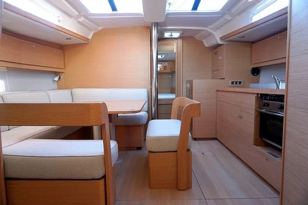 Dufour 430 - Boatscribe.com