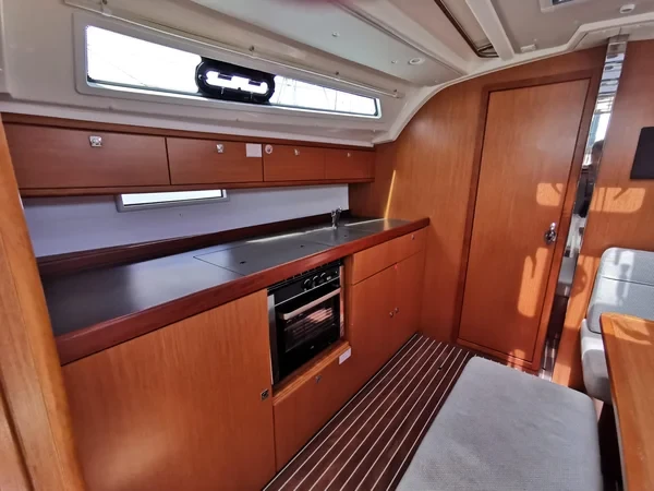 Bavaria 41 Cruiser - Boatscribe.com