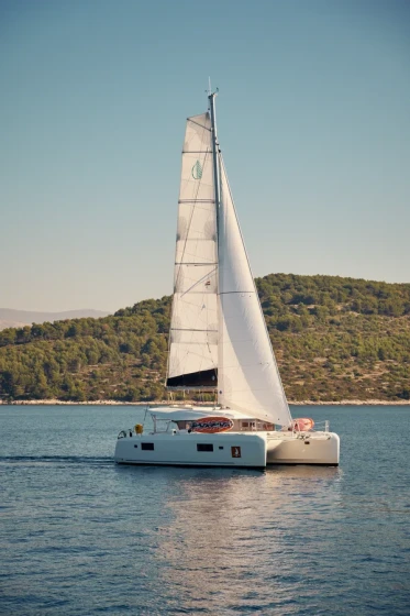 Lagoon 42 - Boatscribe.com