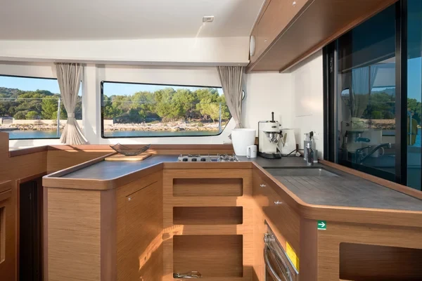 Lagoon 42 - Boatscribe.com