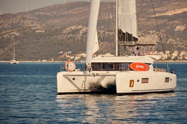 Lagoon 42 - Boatscribe.com