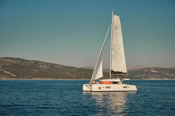 Lagoon 42 - Boatscribe.com