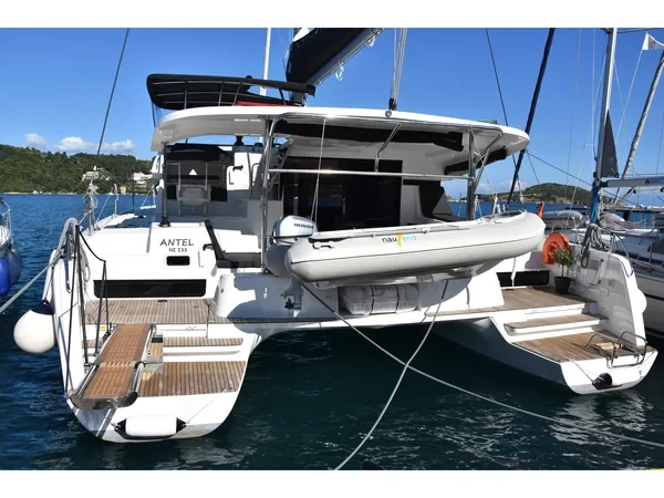 Lagoon 42 - Boatscribe.com