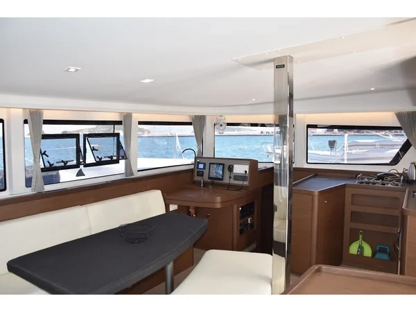 Lagoon 42 - Boatscribe.com