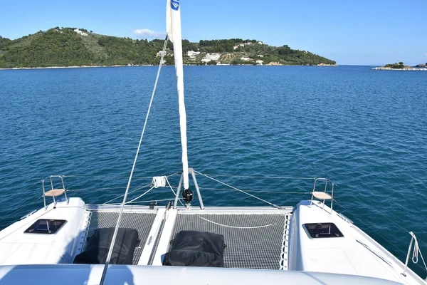 Lagoon 42 - Boatscribe.com