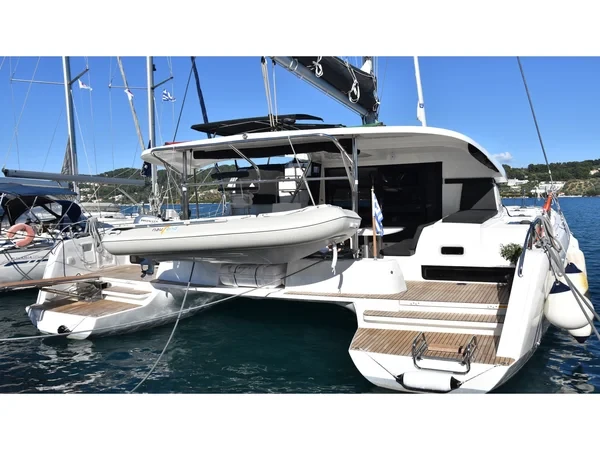 Lagoon 42 - Boatscribe.com