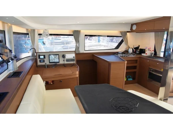 Lagoon 42 - Boatscribe.com