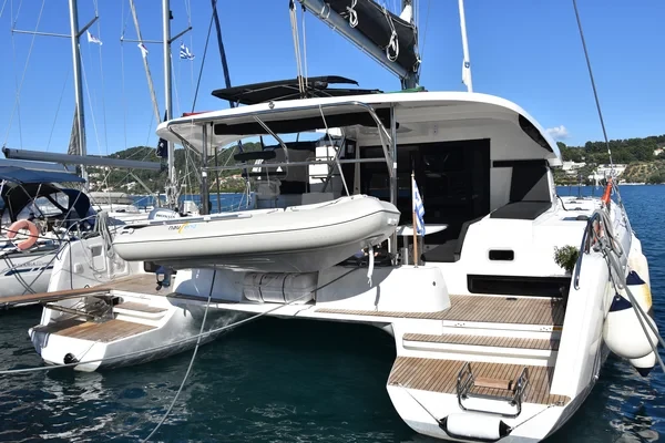 Lagoon 42 - Boatscribe.com