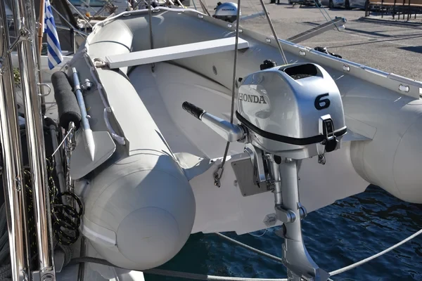 Lagoon 42 - Boatscribe.com