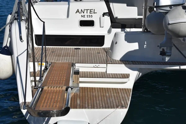 Lagoon 42 - Boatscribe.com