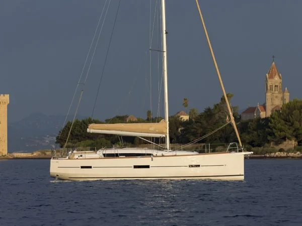 Dufour 460 - Boatscribe.com