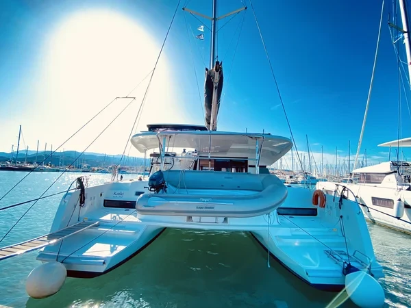 Lagoon 42 - Boatscribe.com