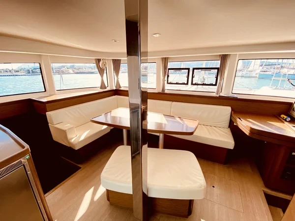 Lagoon 42 - Boatscribe.com