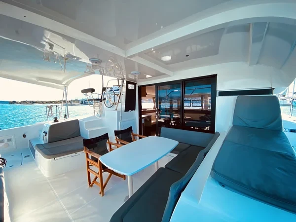 Lagoon 42 - Boatscribe.com