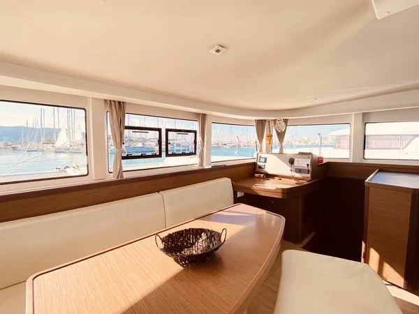 Lagoon 42 - Boatscribe.com