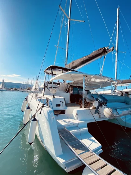 Lagoon 42 - Boatscribe.com
