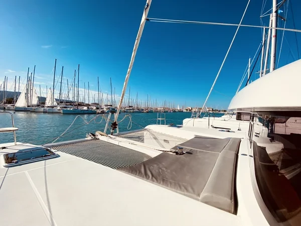 Lagoon 42 - Boatscribe.com