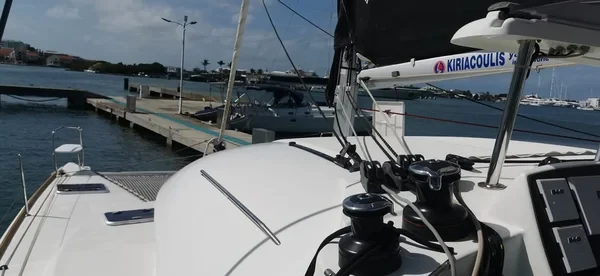Lagoon 380 - Boatscribe.com