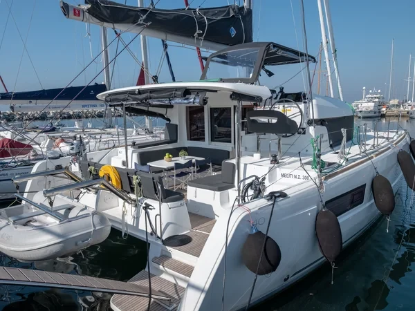 Lagoon 40 - Boatscribe.com