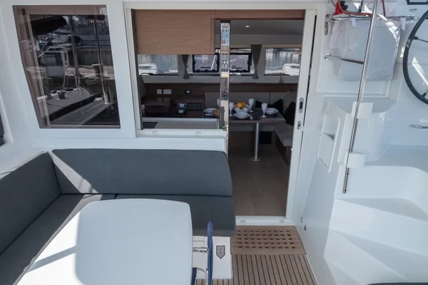 Lagoon 40 - Boatscribe.com