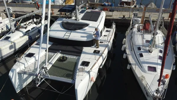 Lagoon 40 - Boatscribe.com