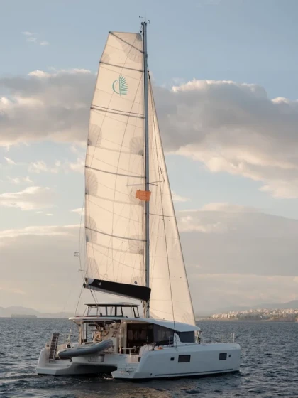 Lagoon 42 - Boatscribe.com